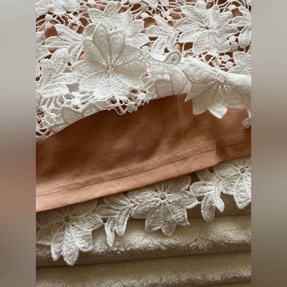 NWOT Bell Sleeve Floral Lace Body Con One-Shoulder Dress! - Picture 8 of 10